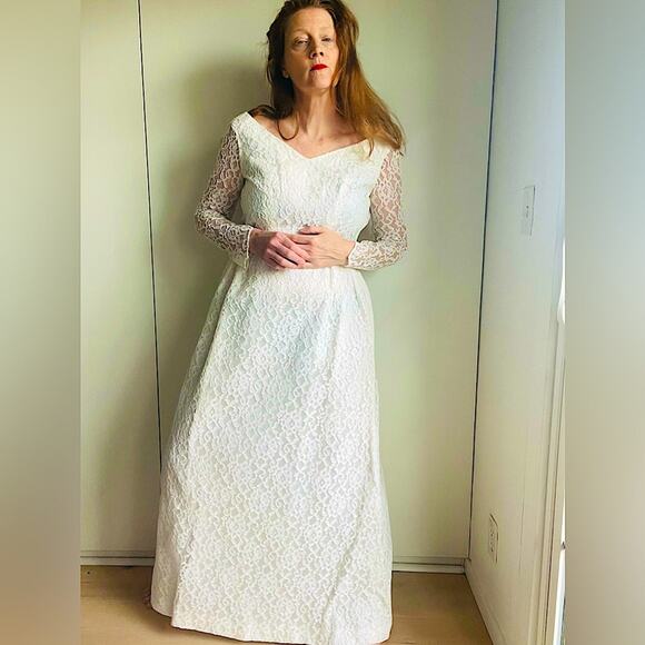 Vintage Lace White Wedding Gown Floor Length Size 4 long Sleeve Elegant Classic - Picture 4 of 9